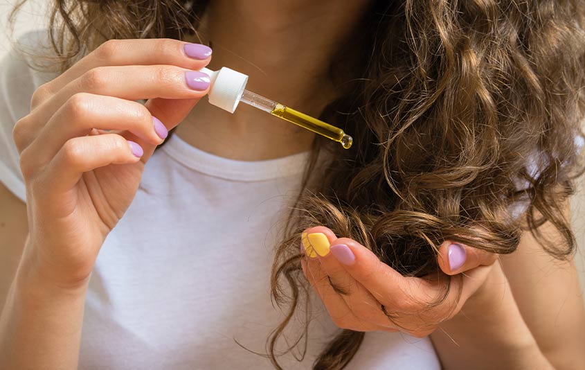 aceite de oliva para las puntas del pelo.