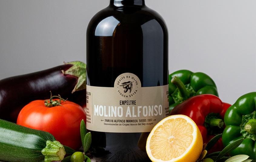 Aceite de oliva virgen extra de Molino Alfonso con verduras saludables para adelgazar